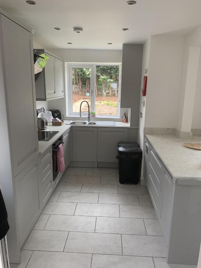 Crowthorne House, Beautiful 3 Bedroom Home For Upto 8 Guests, With Sofa Bed Cul-De-Sac With Private Driveway Nottingham Eksteriør billede