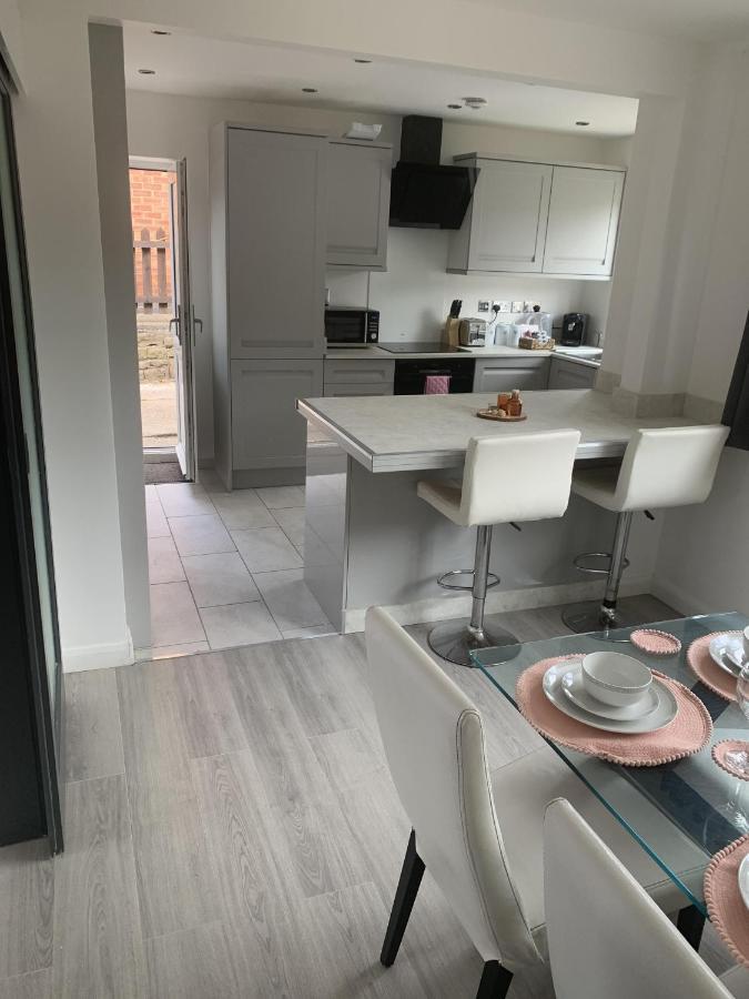Crowthorne House, Beautiful 3 Bedroom Home For Upto 8 Guests, With Sofa Bed Cul-De-Sac With Private Driveway Nottingham Eksteriør billede